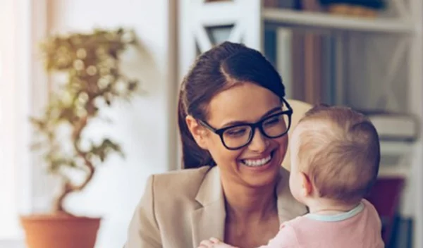 Οι ενοχές που νιώθουμε οι εργαζόμενες μητέρες