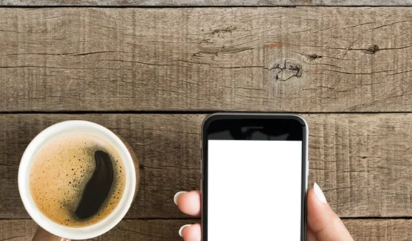 Να πώς η οθόνη του κινητού σου στερεί τον ύπνο