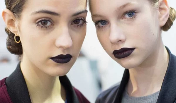 Latex Lips: Ο νέος τρόπος για να φοράμε τα σκούρα κραγιόν και να δείχνουν υπέροχα