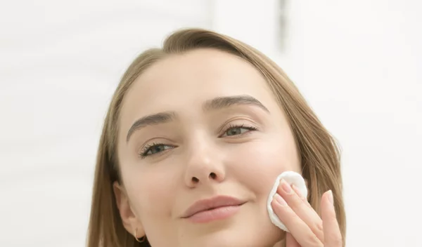 Αυτό είναι το ΤΕΛΕΙΟ μακιγιάζ για στρογγυλό πρόσωπο (ώστε να φαίνεται ότι έχεις γωνίες)