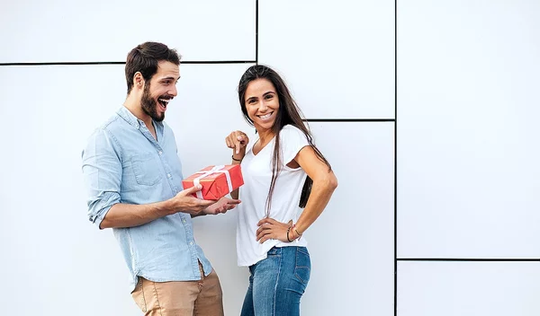 Τι δώρο ΔΕΝ θέλεις να σου πάρει αυτές τις γιορτές...