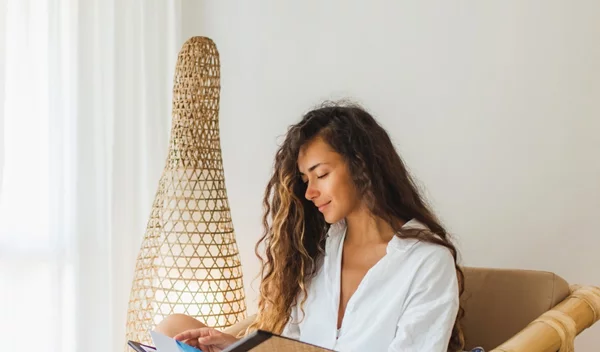 Δεν απαιτούν δύσκολη συντήρηση: 7 εύκολες τάσεις στα μαλλιά που θα επικρατήσουν το 2021