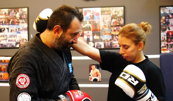 Τελικά είναι το kick boxing για γυναίκες; H Fitness Editor δοκίμασε τη μάχη που καίει λίπος και έχει πολλά να μας πει!