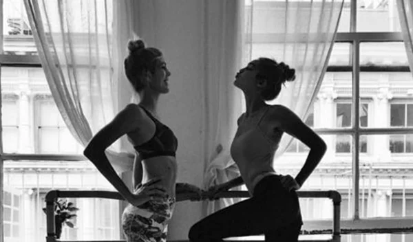 Βίντεο: Ασκήσεις κοιλιακών με τη διάσημη μέθοδο Ballet Beautiful για λεπτή μέση