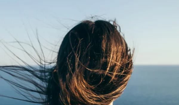 To εύκολο τρικ για μαλλιά που φριζάρουν (ΟΧΙ ΠΙΑ!)