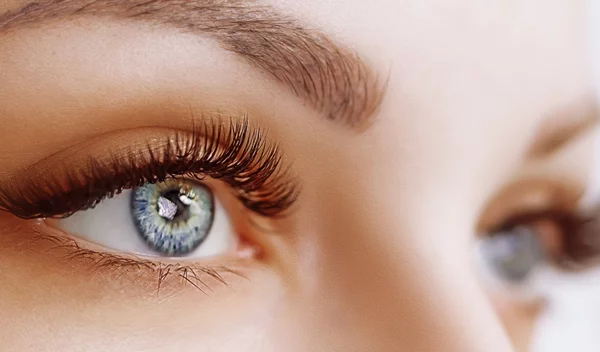 Συμβουλές μακιγιάζ για να κάνεις τα μάτια σου να δείχνουν μεγαλύτερα