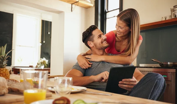 Συγκατοικείτε; Να πώς θα κρατήσεις το πάθος ζωντανό