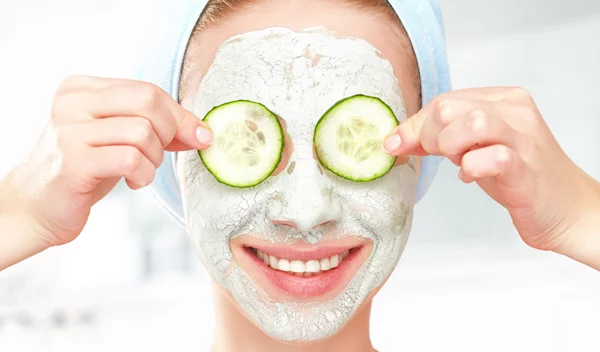 Μάσκα για κουρασμένο δέρμα: Σπιτικές συνταγές για λάμψη και αναζωογόνηση