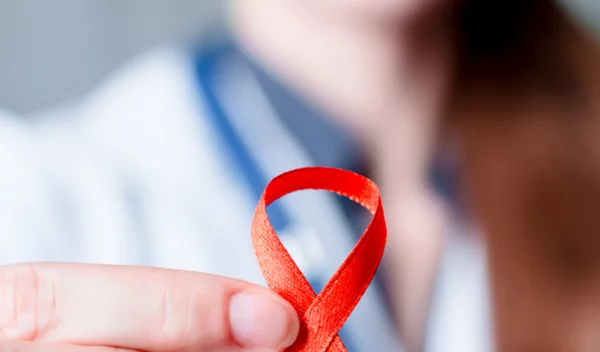 HIV: Οι πρώτες ελπίδες για ίαση από Έλληνα επιστήμονα στις ΗΠΑ!