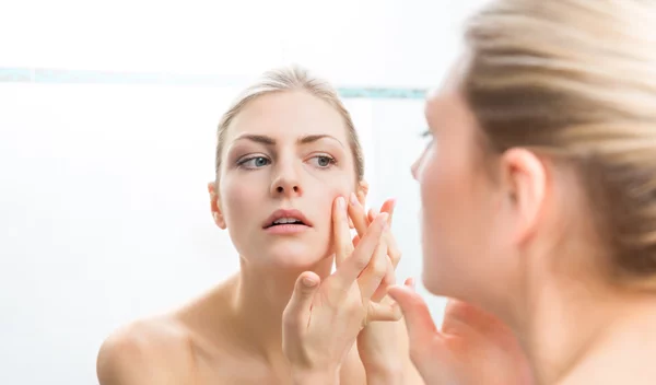 Πώς φεύγουν τα μαύρα στίγματα; Έτσι θα απαλλαγείς για πάντα!