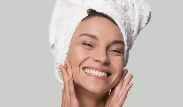 Τι είναι η ρετινόλη; Όσα πρέπει να ξέρουμε για το Νο 1 συστατικό για αντιγήρανση (ναι, σβήνει τις ρυτίδες!)