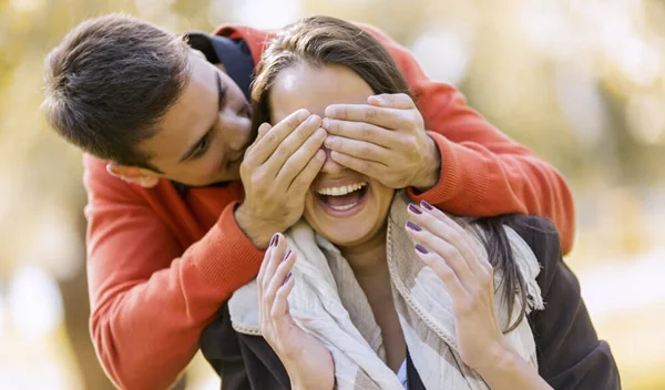 Ευτυχισμένα ζευγάρια: AΥΤΟ είναι το #1 πράγμα που κάνουν (λέει έρευνα)