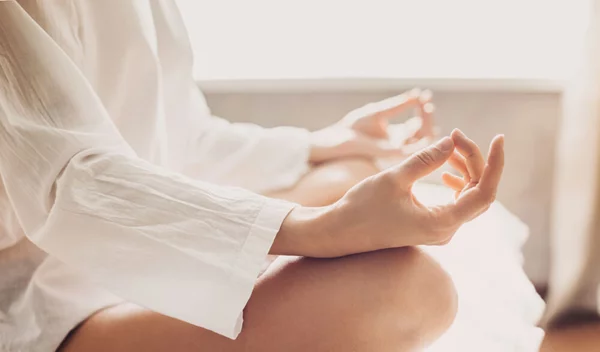 Πώς να κάνω διαλογισμό στο σπίτι; Ξεκινάμε βήμα βήμα με αυτό τον οδηγό για αρχάριες