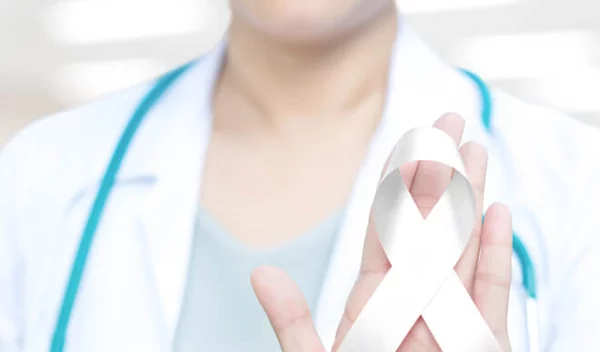 Λιγότεροι οι θάνατοι λόγω καρκίνου στους άνδρες από ό,τι στις γυναίκες το 2017