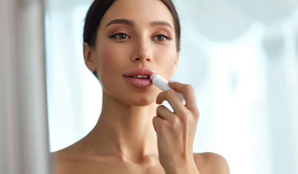 4 λάθη στο μακιγιάζ που δημιουργούν εφέ ρυτίδων