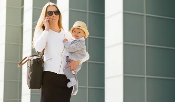 Οι εργαζόμενες μαμάδες έχουν επιτυχημένα παιδιά, σύμφωνα με έρευνα