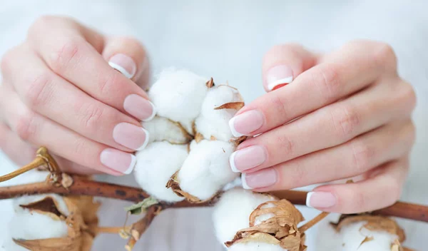 20 εκδοχές για γαλλικό μανικιούρ στα νύχια σου