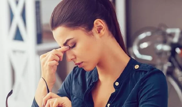 Τα 10 ανησυχητικά σημάδια υγείας ότι έχεις υπερβολικό άγχος - εργασιακό και μη!