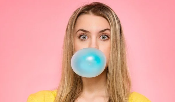 Τι θα συμβεί στο στομάχι σου αν καταπιείς την τσίχλα σου;