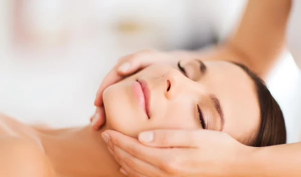 Η θεραπεία προσώπου που πρέπει να κάνεις 1 φορά την εβδομάδα δεν κοστίζει (τίποτα)