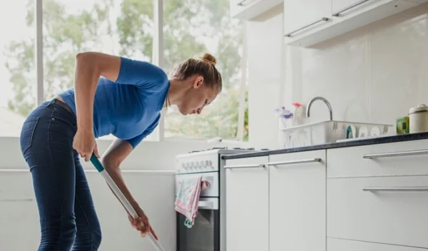 Υγιεινό και καθαρό σπίτι: Οι κανόνες για να διώξουμε (σίγουρα) τα μικρόβια από κάθε σημείο του σπιτιού