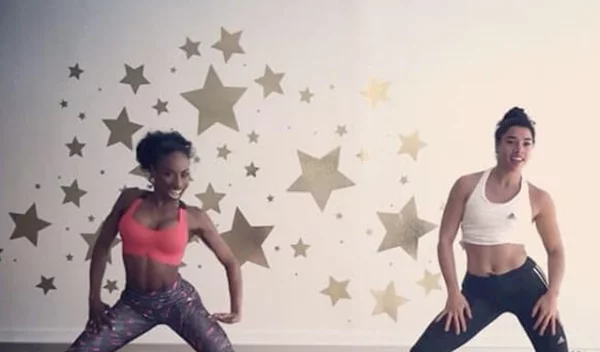 Κάνεις push ups; Η σούπερ διασκεδαστική παραλλαγή με... χορό