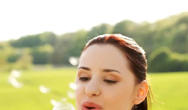 Οι αλλεργίες σού προκαλούν πονοκέφαλο; Δοκίμασε αυτό το κόλπο με το μασάζ δακτύλων!