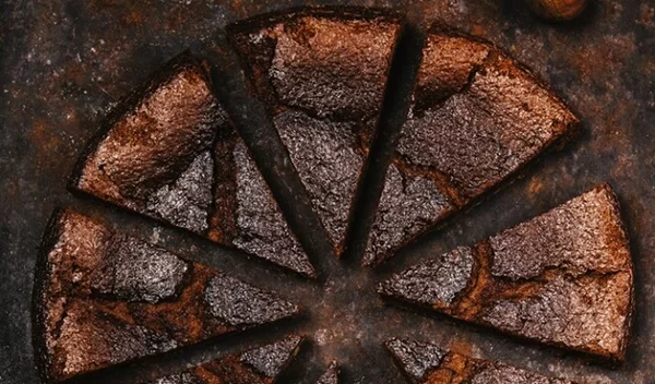 Πειραγμένα μπράουνις σοκολάτας με ντίνκελ από την Gwyneth Paltrow