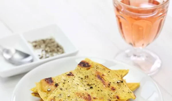 Φτιάξε πίτα socca αντί για τορτίγια για εύκολο σνακ με ντιπ και σάλτσες