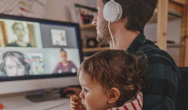 Γονείς, τα παιδιά δεν είναι λάφυρα ούτε όταν τσακώνεστε, ούτε όταν χωρίζετε