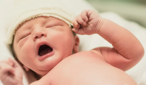 Γεννήθηκε το πρώτο μωρό στην Ελλάδα από μητέρα με κορονοϊό