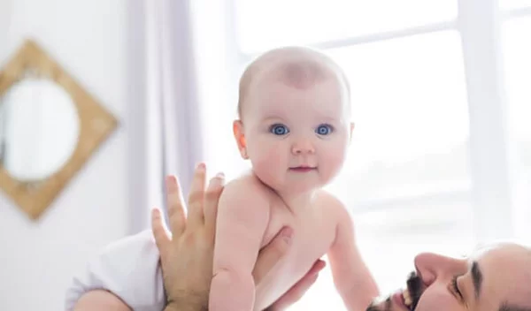 Το μωρό μοιάζει να έχει πονοκέφαλο, τι να κάνεις;
