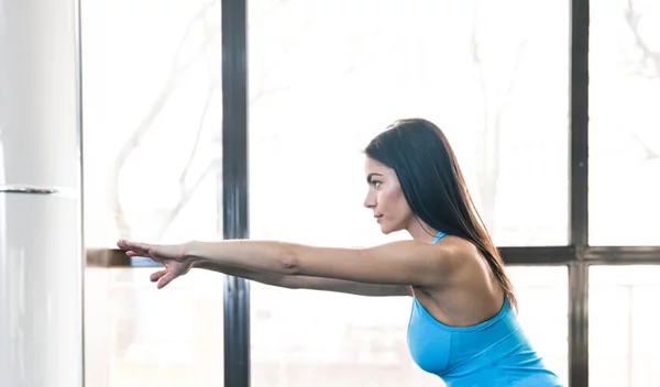 Θέλεις σφιχτούς γλουτούς; Δες το 5λεπτο πρόγραμμα της fitness guru