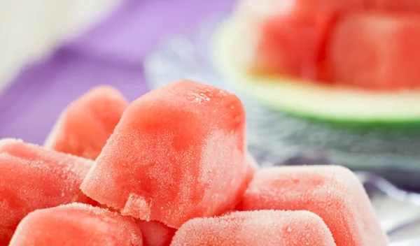 Παγάκια από καρπούζι: Πώς θα φτιάξεις τα πιο νόστιμα και δροσιστικά παγάκια