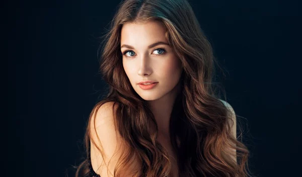 60s, 70s, 80s or 90s: Ποιο hair trend αξίζει να υιοθετήσεις ανάλογα με το σε ποια δεκαετία έχεις την μεγαλύτερη αδυναμία