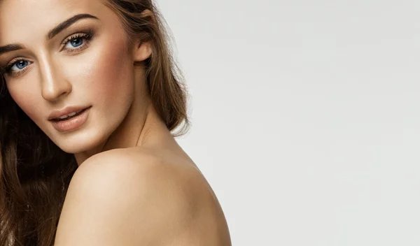 9 γρήγορα κόλπα ομορφιάς που αξίζει να γνωρίζεις