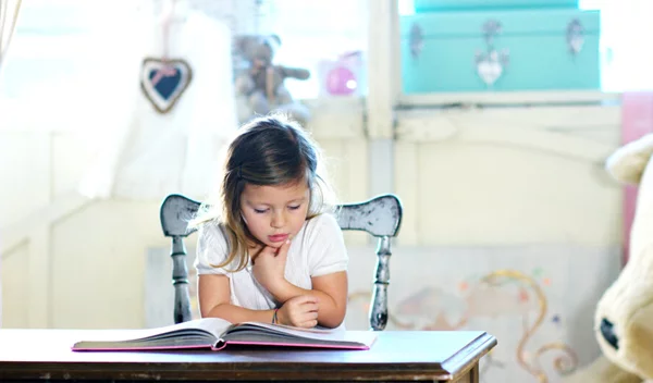 «Επιστήμη μέσα από το θέατρο»: Το Πανεπιστήμιο καλεί σχολεία δημοτικού, γυμνασίου, λυκείου να φτιάξουν θεατρικό!