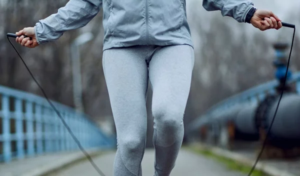 Το πρόγραμμα ασκήσεων με σχοινάκι που καίει 13 θερμίδες το λεπτό