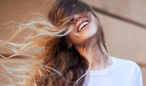 Τα χτενίσματα μαλλιών για να δείχνω πιο αδύνατη