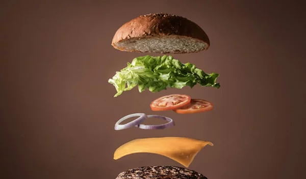 Άντρες VS γυναίκες: Γιατί εμείς θέλουμε σοκολάτα και αυτοί burger; Ποιες τροφές προτιμούν τα δύο φύλα;