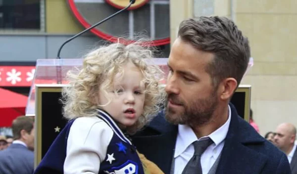 Τα tweets του Ryan Reynolds για την κόρη του, είναι ό,τι πιο αστείο έχεις διαβάσει #bestdadever