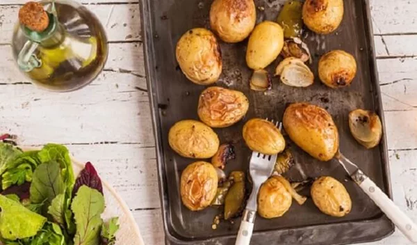 Τι είναι η λαρυγγοφαρυγγική παλινδρόμηση και ποιες τροφές μειώνουν τα συμπτώματα