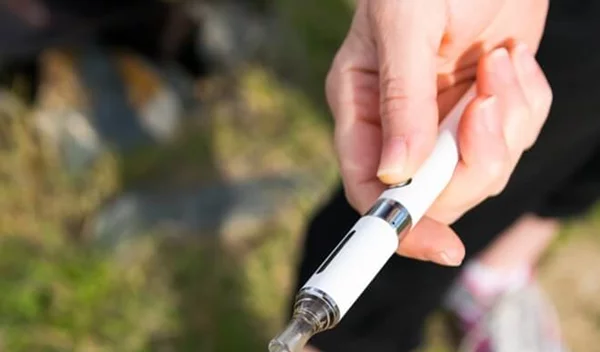 Ηλεκτρονικό τσιγάρο: Η μελέτη που πρέπει να διαβάσεις για τις επιπτώσεις σε πνεύμονα και καρδιά