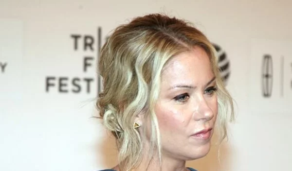 Christina Applegate: «Οι πιθανότητες να έχει και η κόρη μου τη μετάλλαξη του γονιδίου BRCA1  είναι εξαιρετικά υψηλές»