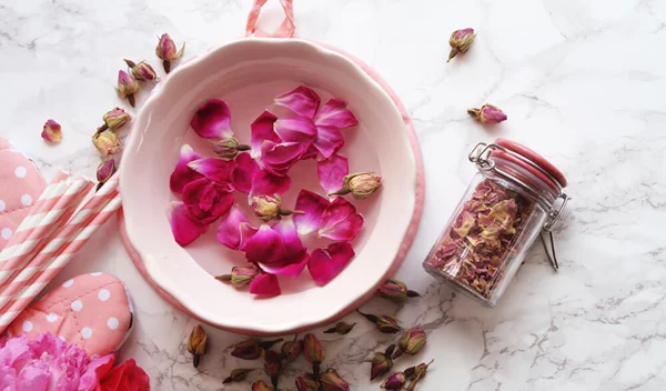 Ανθόνερα: Ξέρεις πώς να τα χρησιμοποιείς;