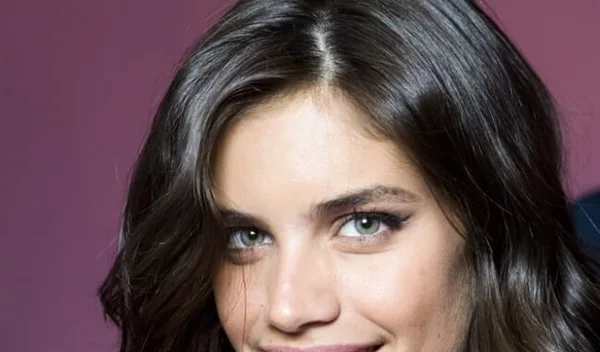 Βίντεο: Μακιγιάζ για οβάλ πρόσωπο: Έτσι πρέπει να βάφεσαι!