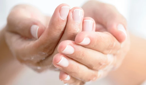 Πώς το «Ηappy Βirthday» μπορεί να νικήσει τα μικρόβια (και τη γρίπη και τον κοροναϊό και κάθε ιό)