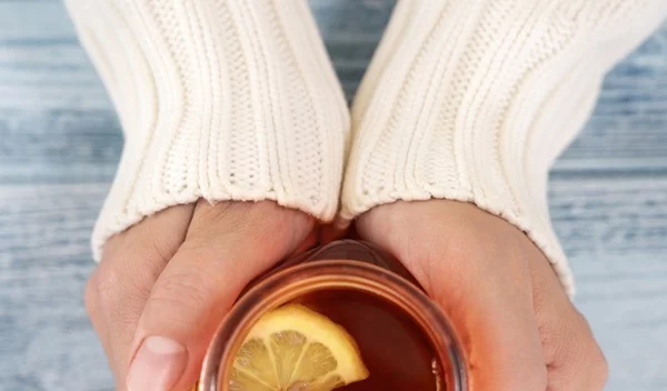 3 -δοκιμασμένα- γιατροσόφια για το βήχα και τον πονόλαιμο