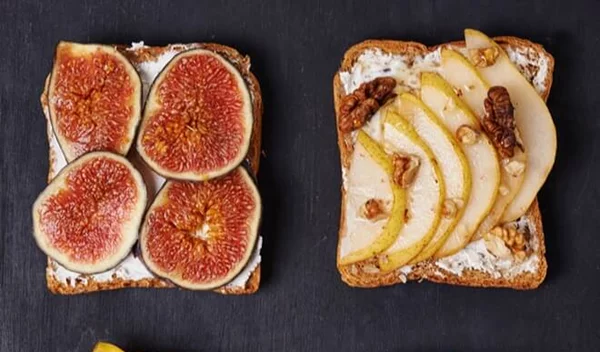 Τι να βάζεις στο ψωμί σου; Μαρμελάδα ή ταχίνι; Πραλίνα ή φιστικοβούτυρο; Τα πιο υγιεινά spreads και 5 πρωινά με λιγότερες από 100 θερμίδες