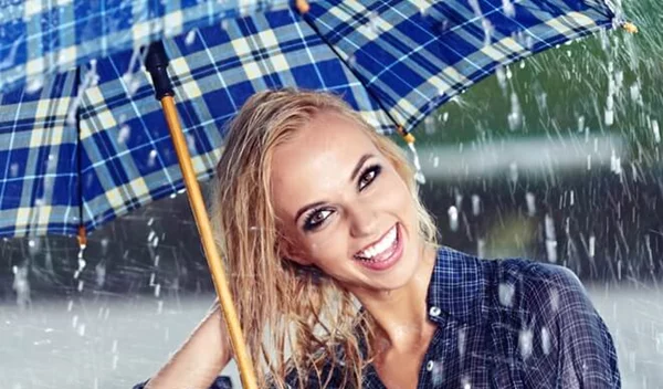 Tι συμβαίνει αν βγεις έξω με βρεγμένα μαλλιά το χειμώνα;